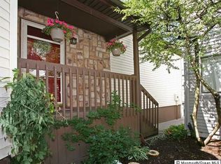 33 Clavendon Ct, Middletown, NJ 07748