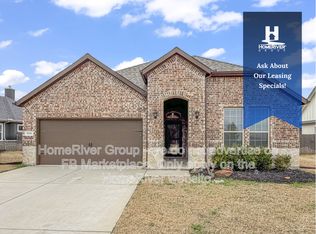 212 Lakeview Cir, Pilot Point, TX 76258