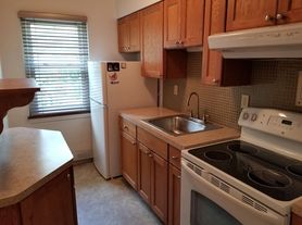13769 Cedar Rd, Cleveland, OH