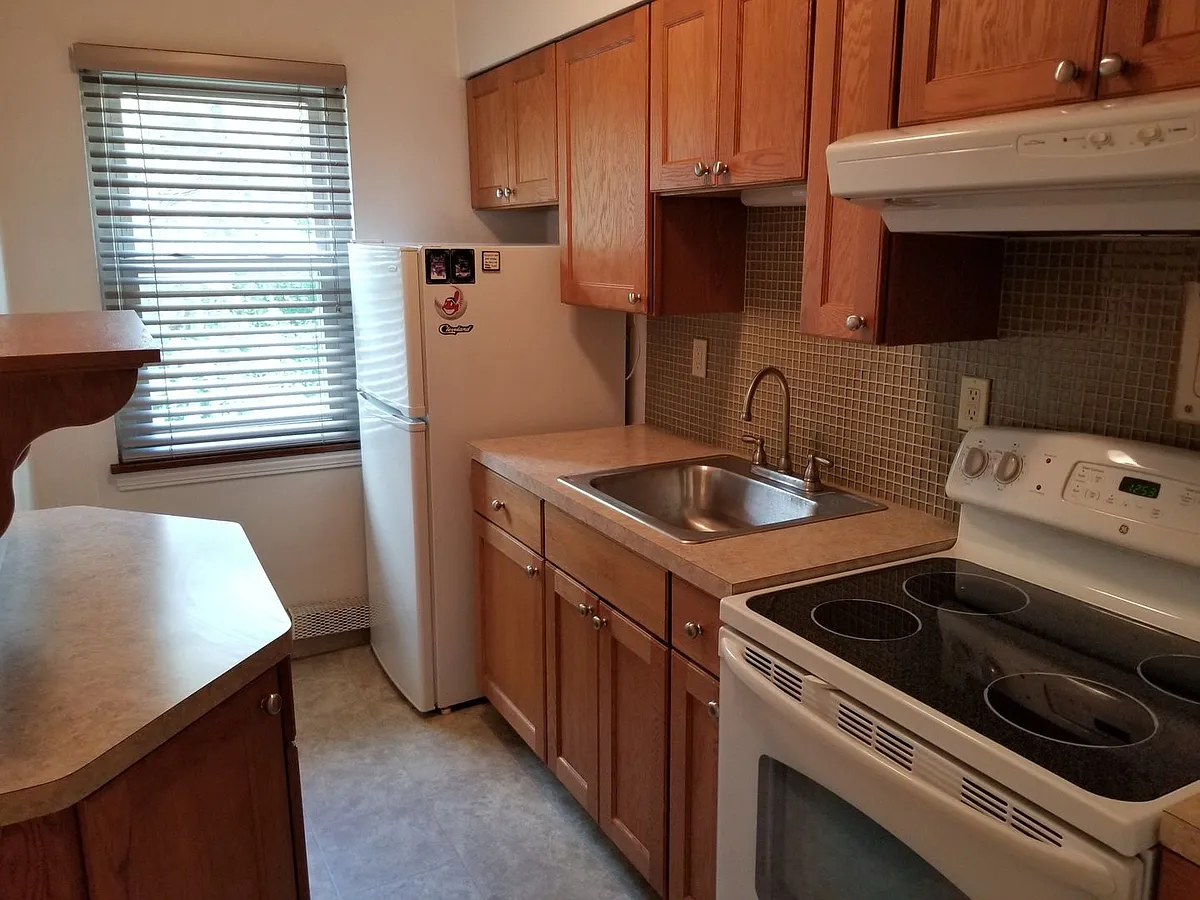 Building Photo - 13769 Cedar Rd #307