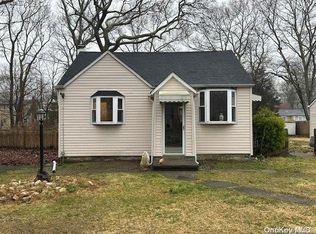 74 Corbin Ave, Shirley, NY 11967