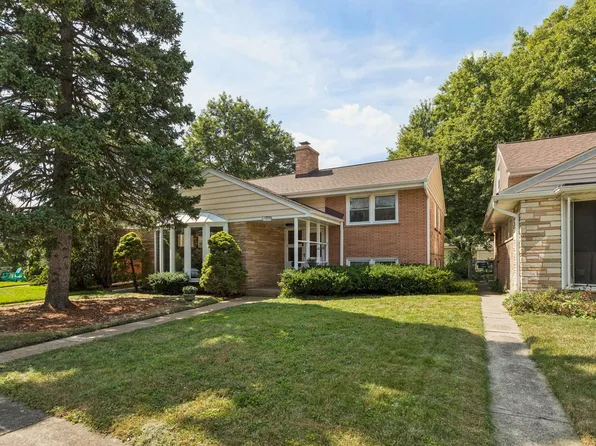 7920 Kenneth Ave, Skokie, IL 60076