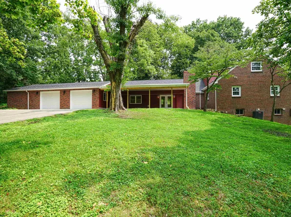 121 Circle Dr, Mount Clare, WV 26408