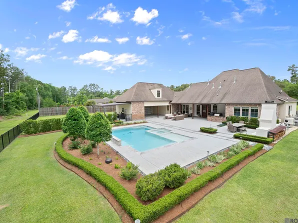 8242 Wildwood Dr, Denham Springs, LA 70706