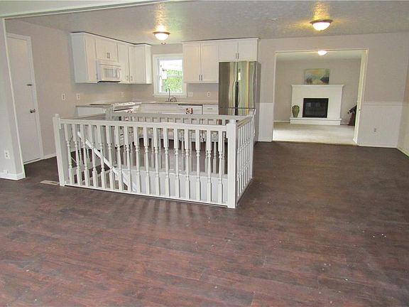 4th image of 2 Galley Hill Ln