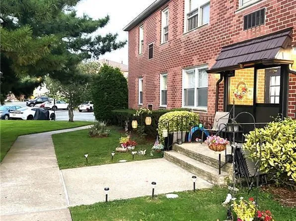 30 Fenway Cir APT 2-1, Staten Island, NY 10308