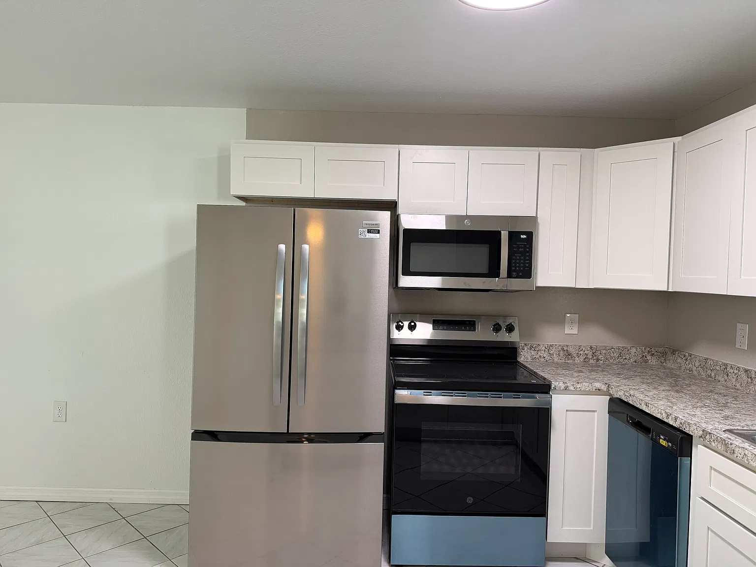 2 bed, 864 sqft, $1,300 — Photo 3