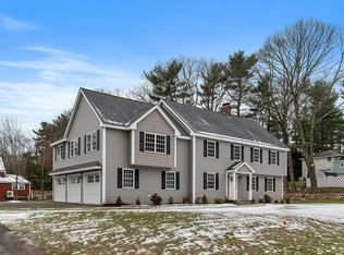 2 Carriage Hill Rd, Andover, MA 01810