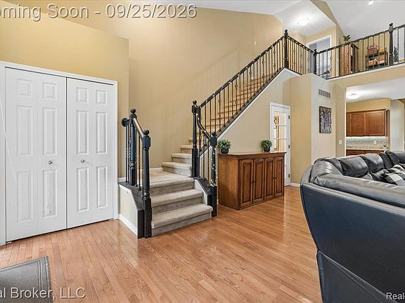 5th image of 51285 Upland View St