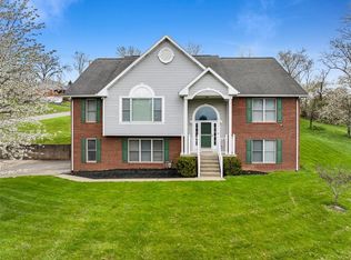 448 Circle Dr, Elizabeth, PA