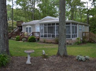 53 Beach Rd, Reedville, VA 22539