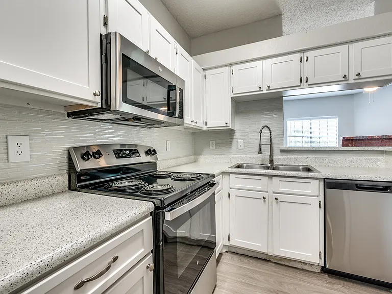 Foxborough Apartments — Photo 12