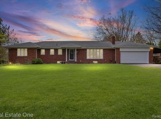 2888 Colonial Way, Bloomfield Hills, MI 48304