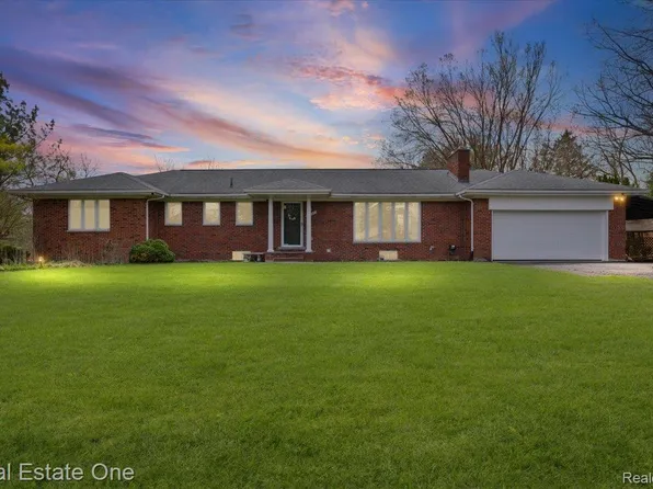 2888 Colonial Way, Bloomfield Hills, MI 48304