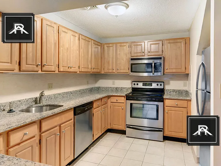 1077 Commonwealth Ave #209 — Photo 1