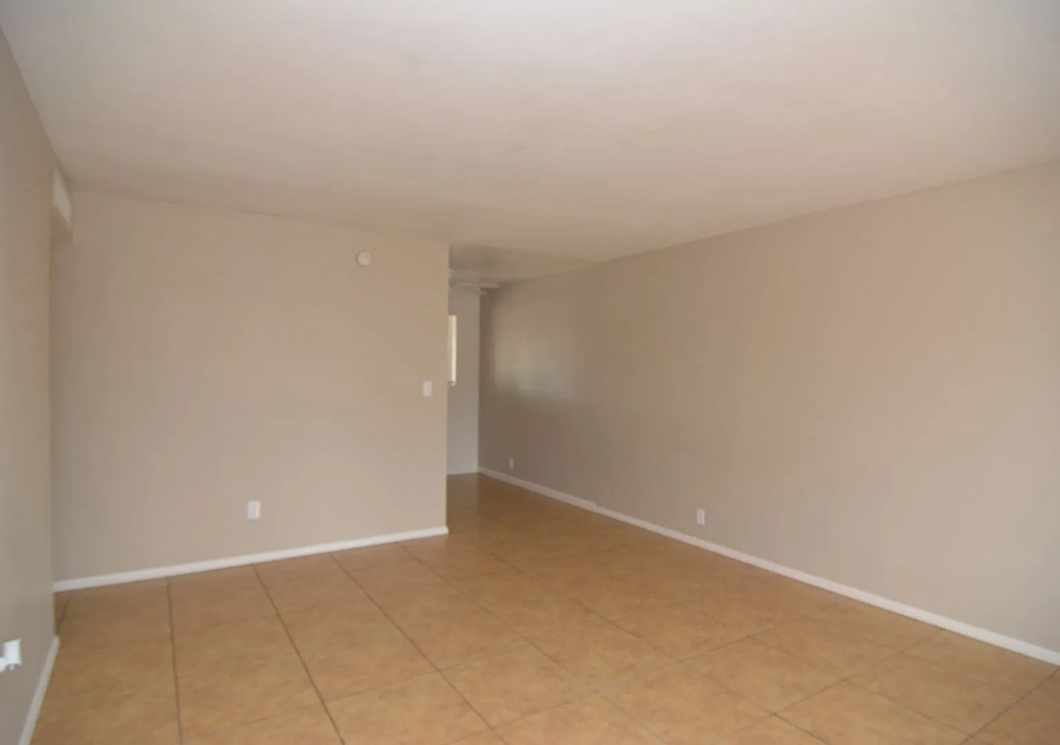 Charming 3 Bedroom 1 Bath House! Great East/Central Tucson Location — Photo 4