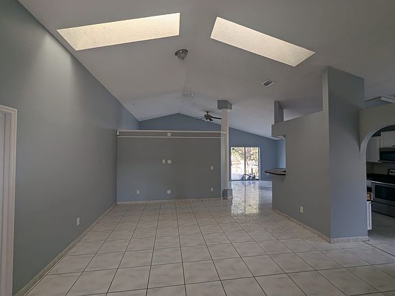2nd image of 2374 Queenswood Cir