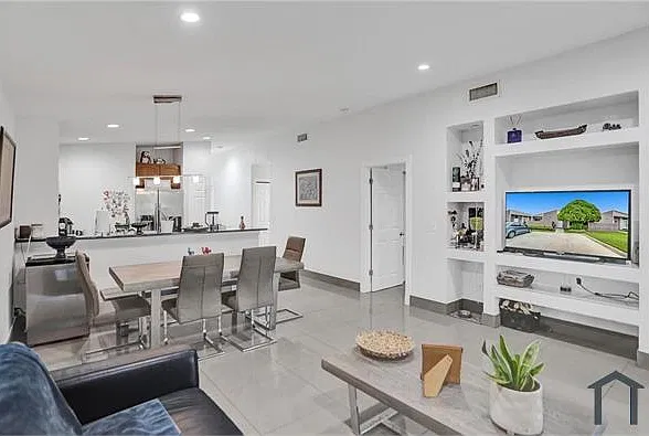 3 bed, 1160 sqft, $3,000 — Photo 3