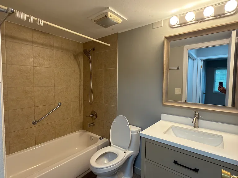 110 Manchester Ct #110 — Photo 4
