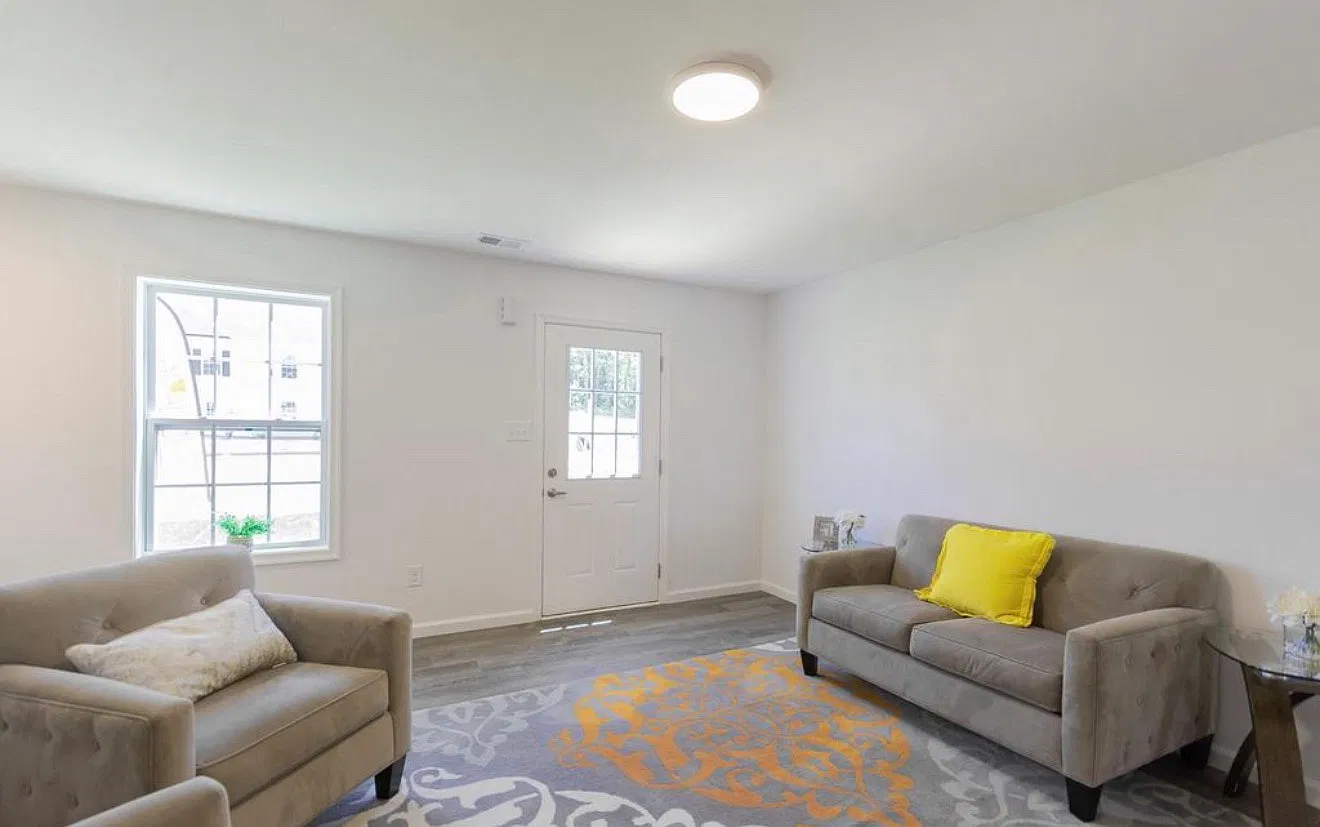 3 bed, 1296 sqft, $1,900 — Photo 3