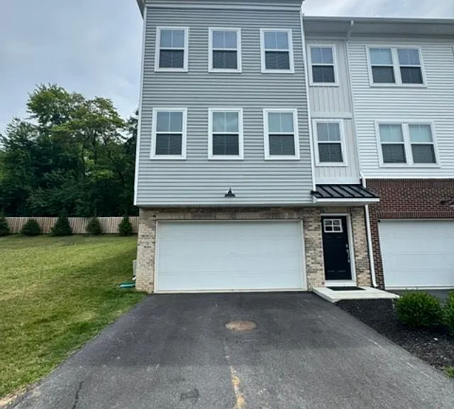 101 Four Leaf Dr — Photo 1