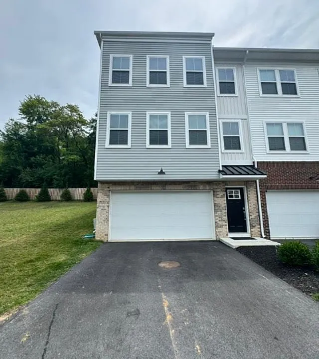 101 Four Leaf Dr