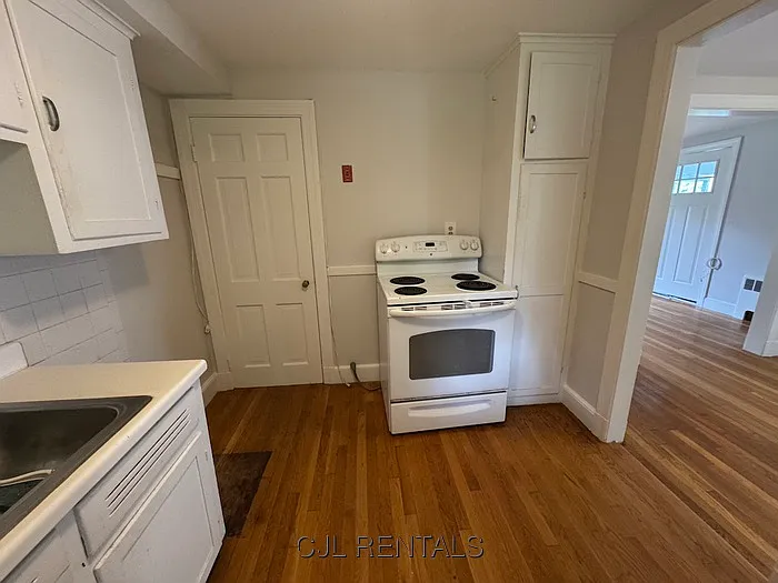 161 Hunnewell St — Photo 8