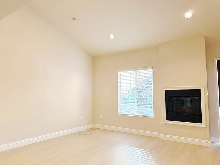 2061 Mountain Ave #8 — Photo 6