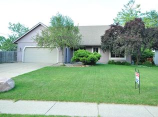 1711 Forest Lake Dr SE, Kentwood, MI 49546