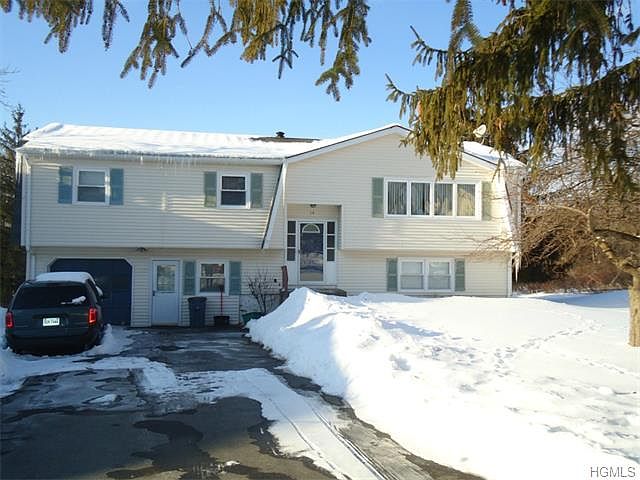 1st image of 14 Moulton Cir
