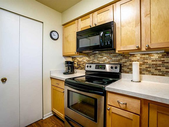 4th image of 917 Harbor House Dr Unit 6
