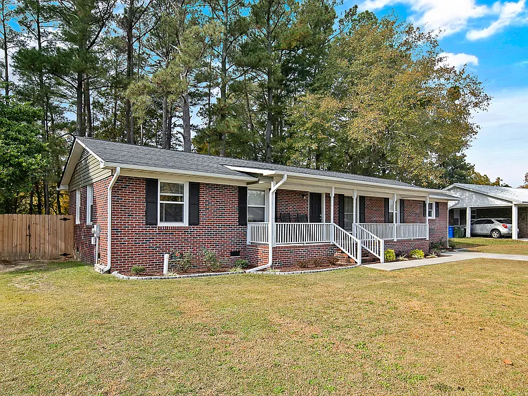 126 Golf Dr — Photo 3