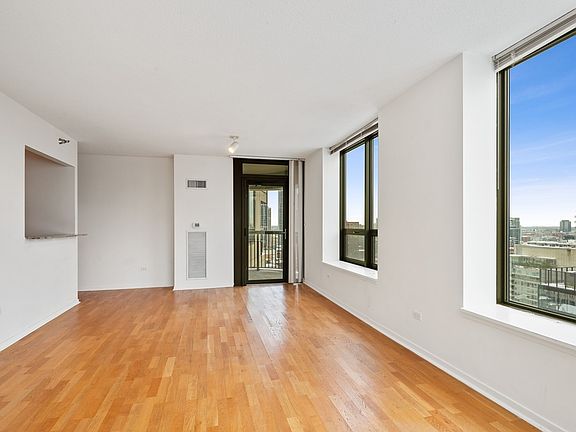 4th image of 400 N La Salle St #2101