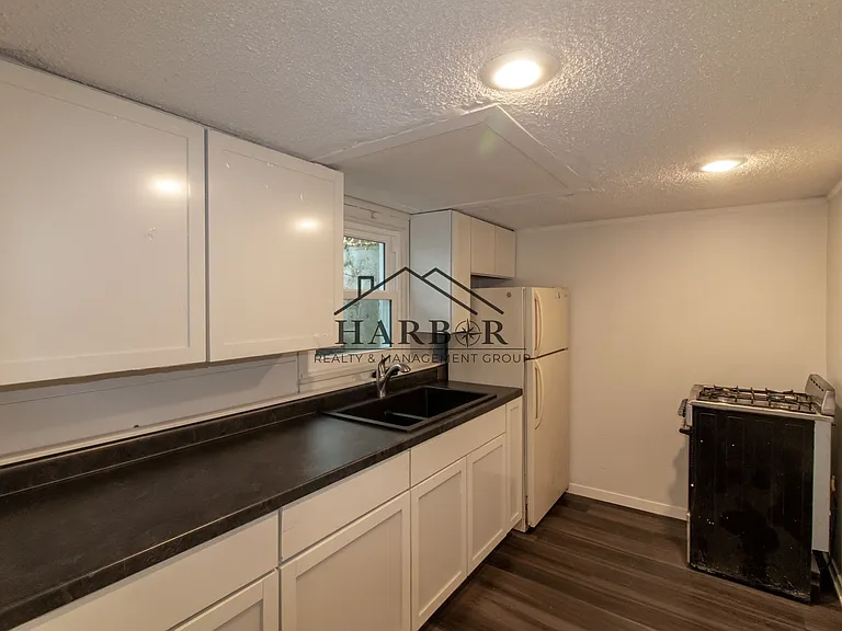 123 11th Ave SE #5 — Photo 1
