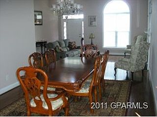 5th image of 375 Windmill Dr