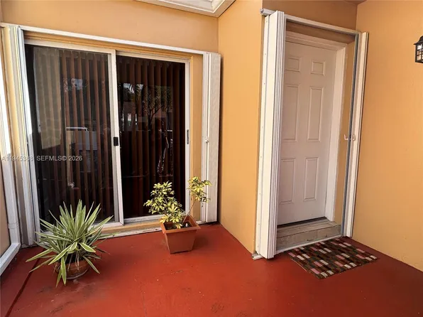 10315 SW 154th Circle Ct APT 28, Miami, FL 33196
