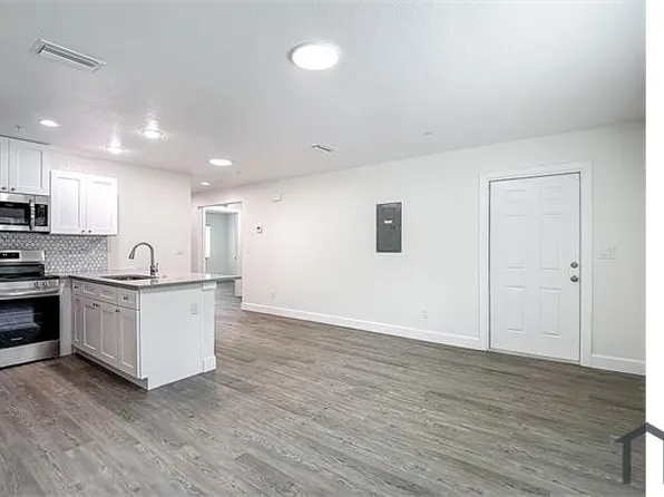 401 E Boyer St, Tarpon Springs, FL