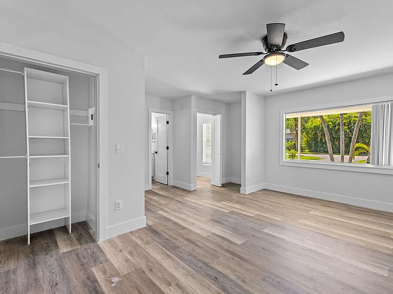 1561 Maravilla Ave — Photo 15