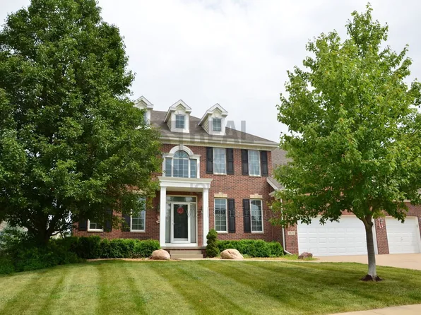 4631 Timberline Dr, West Des Moines, IA 50265