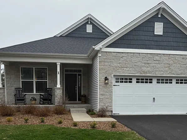 1 Walnut Ridge Ct, Cary, IL 60013