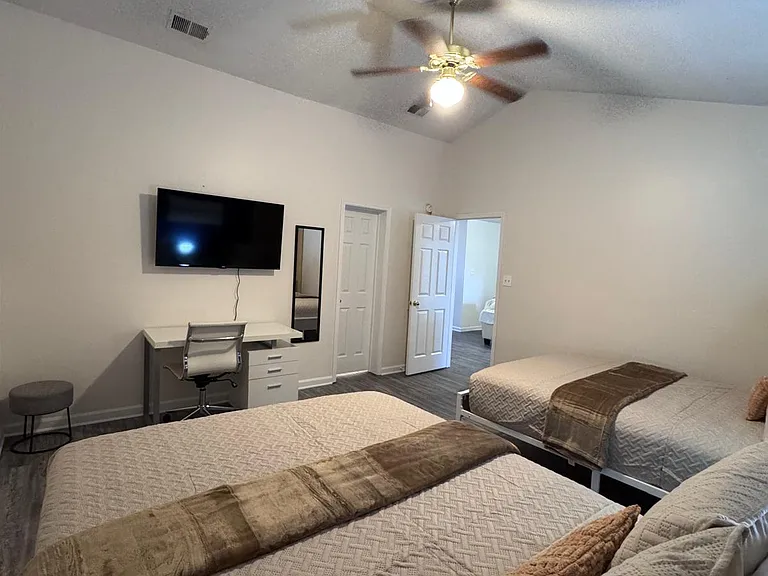 7503 Hunters Hollow Ln — Photo 27