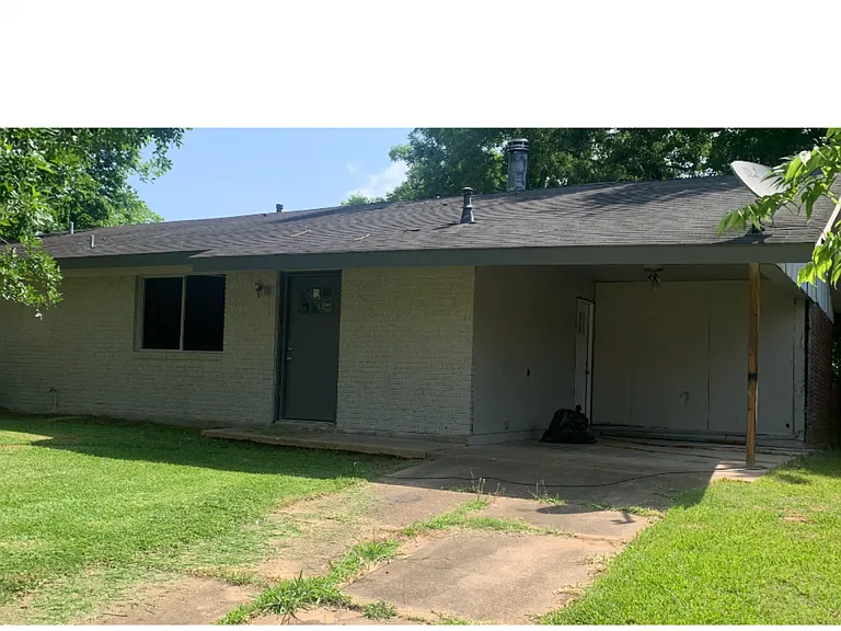 Willowood Ln — Photo 1