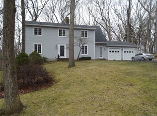 12 Maid Marion Dr, Gales Ferry, CT 06335