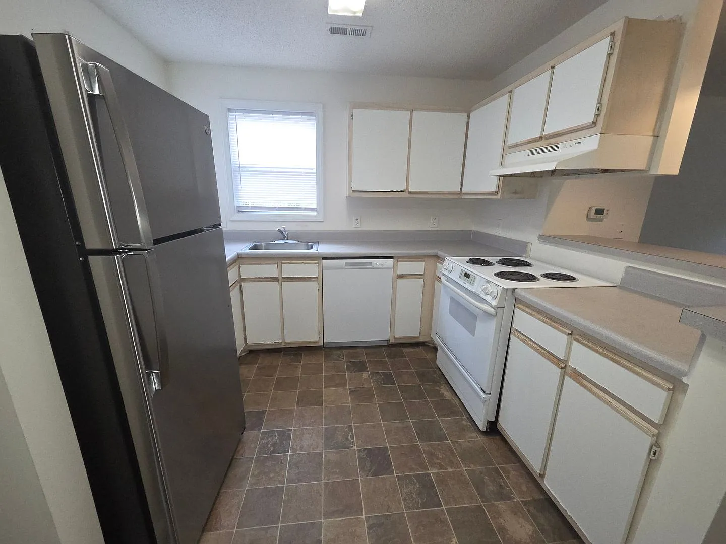 1120 Carlton Ave 202 — Photo 2