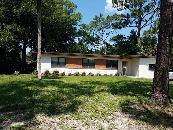 3rd image of 2950 Red Oak Dr
