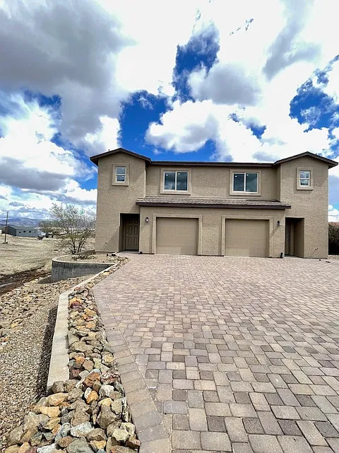 3 bed, 1431 sqft, $2,100 — Photo 2
