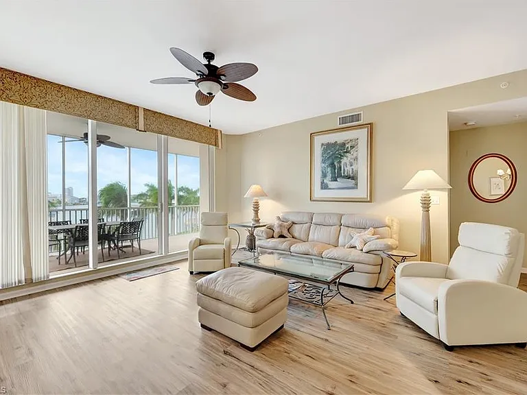 400 Flagship Dr #403 — Photo 1