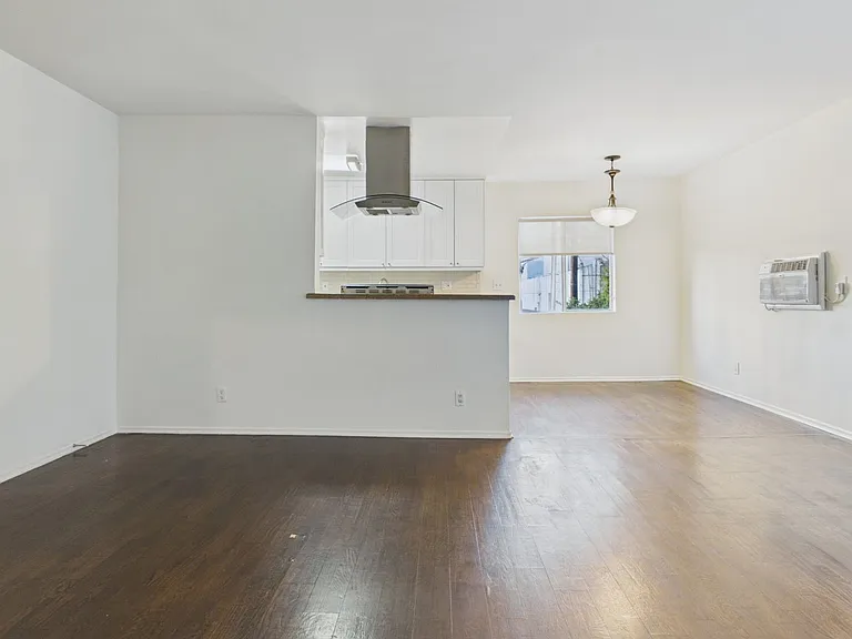 Gale Apartments — Photo 23