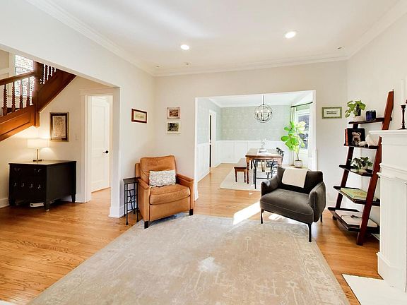 5th image of 4039 N Harding Ave