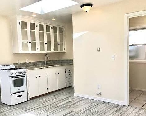 1st image of 202 Cherry Ave #10